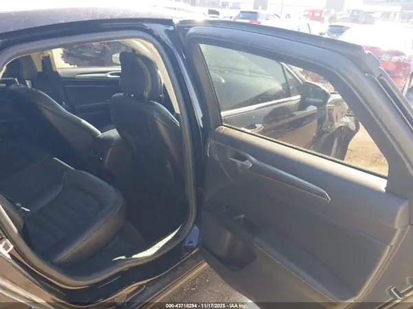 3FA6P0HDXJR251032 2018 FORD FUSION - Image 8
