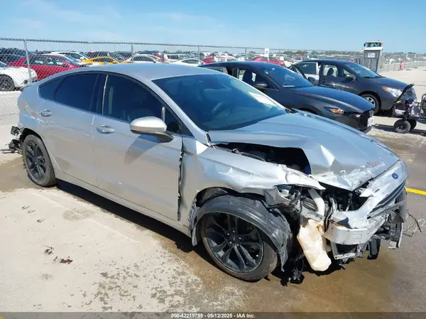 3FA6P0HDXKR113833 2019 FORD FUSION - Image 1