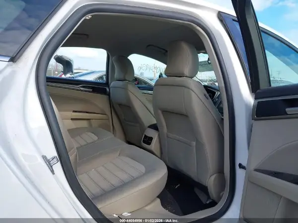 3FA6P0HDXKR145827 2019 FORD FUSION - Image 8