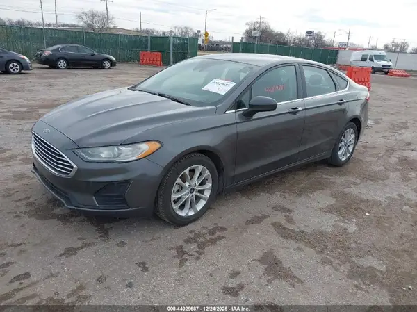3FA6P0HDXKR215620 2019 FORD FUSION - Image 2