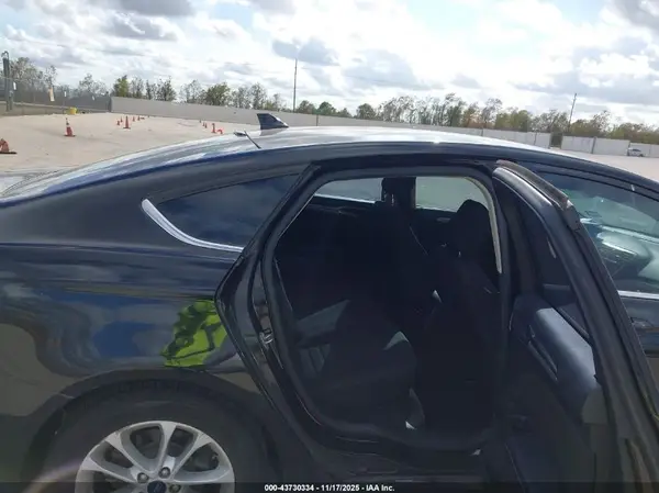 3FA6P0HDXLR111159 2020 FORD FUSION - Image 8