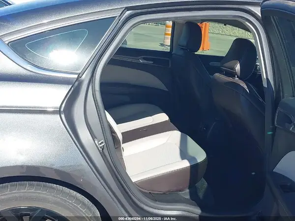 3FA6P0HDXLR125689 2020 FORD FUSION - Image 8