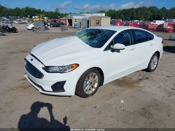 3FA6P0HDXLR215375 2020 FORD FUSION - Image 2