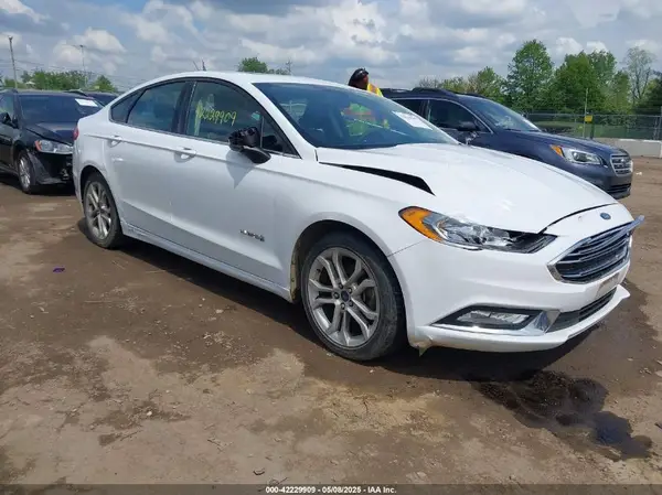 3FA6P0LU0HR217389 2017 FORD FUSION - Image 1