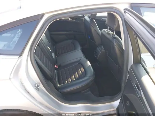 3FA6P0LU0HR254572 2017 FORD FUSION - Image 8