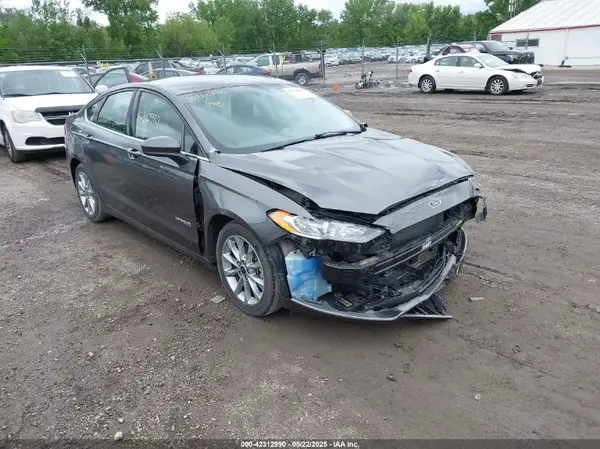 3FA6P0LU0HR285451 2017 FORD FUSION - Image 1