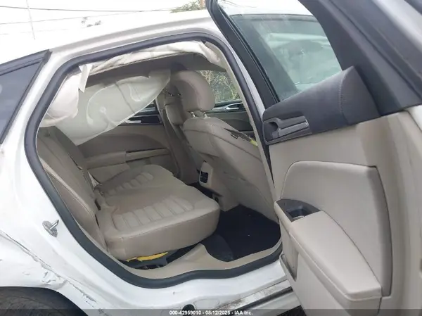 3FA6P0LU0KR197104 2019 FORD FUSION - Image 8
