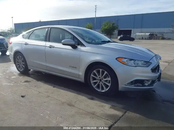 3FA6P0LU1HR260882 2017 FORD FUSION - Image 1