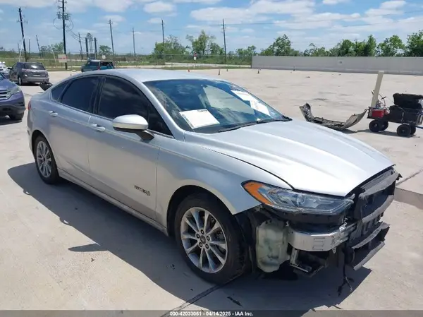 3FA6P0LU1HR325732 2017 FORD FUSION - Image 1