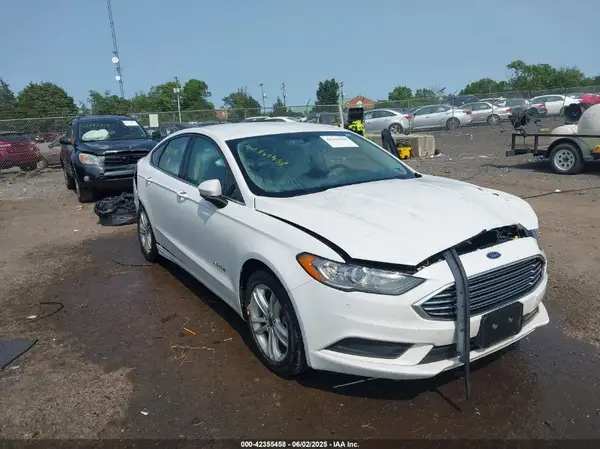 3FA6P0LU1JR266090 2018 FORD FUSION - Image 1