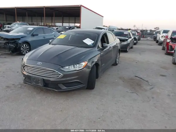 3FA6P0LU2HR195976 2017 FORD FUSION - Image 2