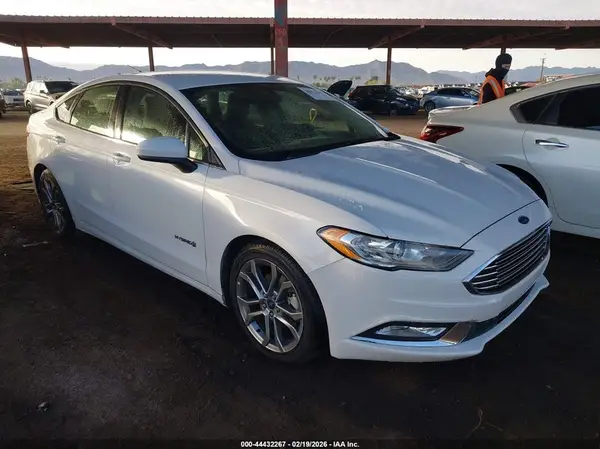 3FA6P0LU2HR299917 2017 FORD FUSION - Image 1