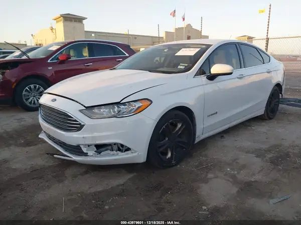 3FA6P0LU2JR209140 2018 FORD FUSION - Image 2