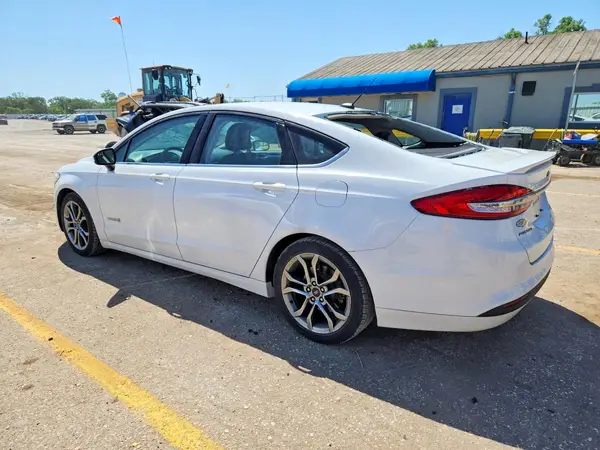 3FA6P0LU3HR217077 2017 FORD FUSION - Image 2
