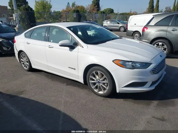 3FA6P0LU3HR218018 2017 FORD FUSION - Image 1