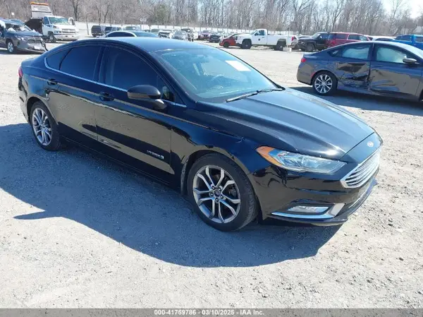 3FA6P0LU3HR232520 2017 FORD FUSION - Image 1
