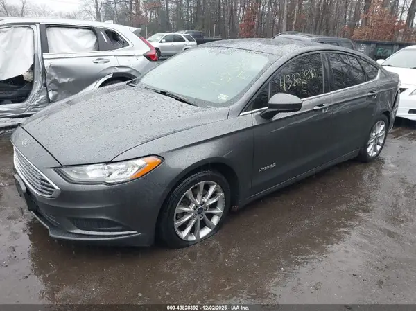 3FA6P0LU3HR250418 2017 FORD FUSION - Image 2