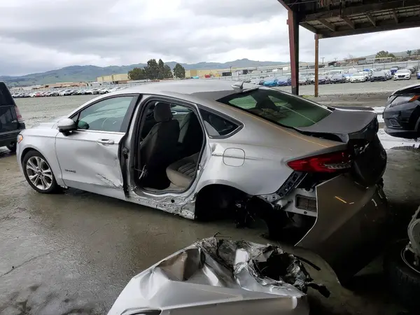 3FA6P0LU3KR220701 2019 FORD FUSION - Image 2