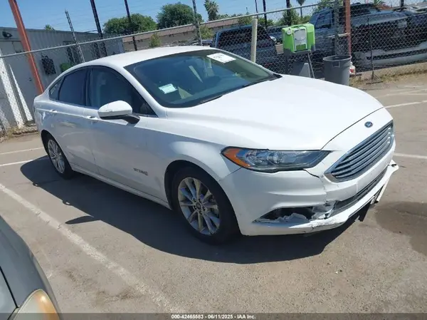 3FA6P0LU4HR208100 2017 FORD FUSION - Image 1