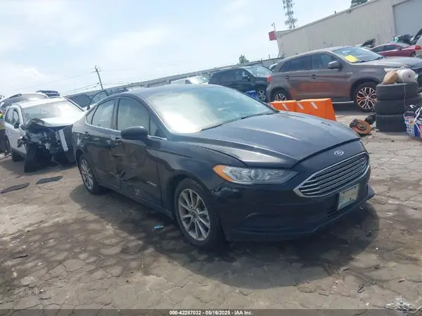 3FA6P0LU4HR358501 2017 FORD FUSION - Image 1