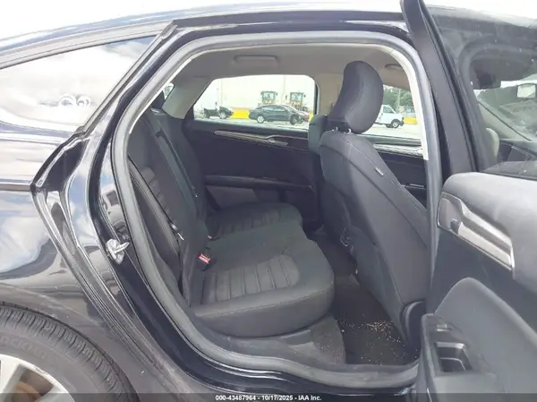 3FA6P0LU4HR358577 2017 FORD FUSION - Image 8