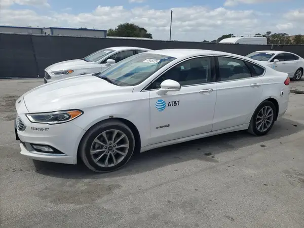 3FA6P0LU4HR409575 2017 FORD FUSION - Image 1