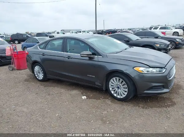 3FA6P0LU5GR235241 2016 FORD FUSION - Image 1