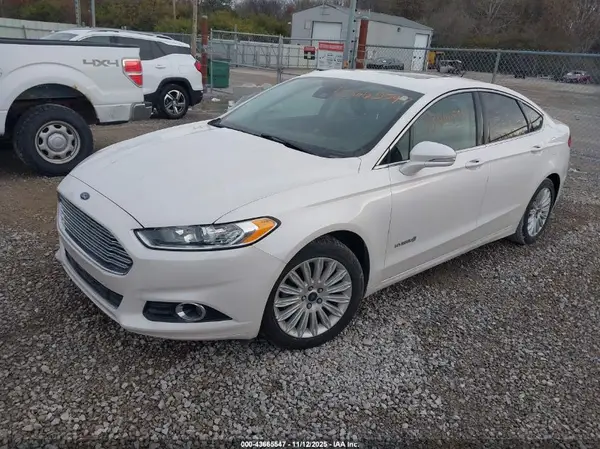 3FA6P0LU5GR273679 2016 FORD FUSION - Image 2