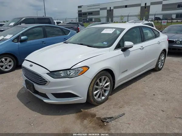 3FA6P0LU5HR260898 2017 FORD FUSION - Image 2