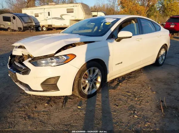 3FA6P0LU5KR240111 2019 FORD FUSION - Image 2