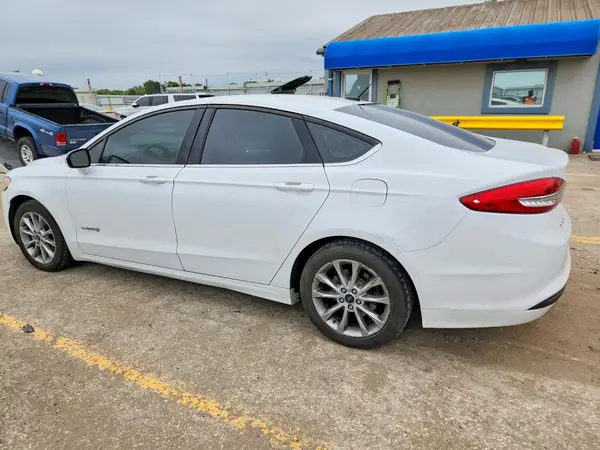 3FA6P0LU6HR297037 2017 FORD FUSION - Image 2