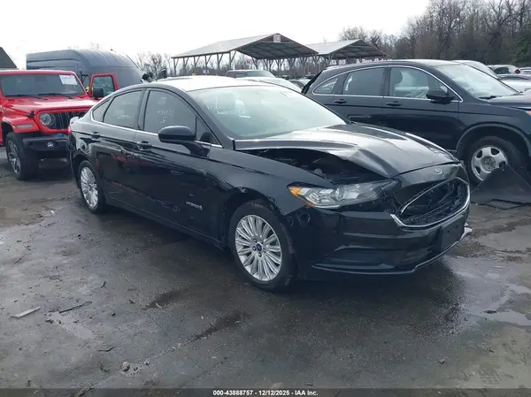 3FA6P0LU6HR300535 2017 FORD FUSION - Image 1