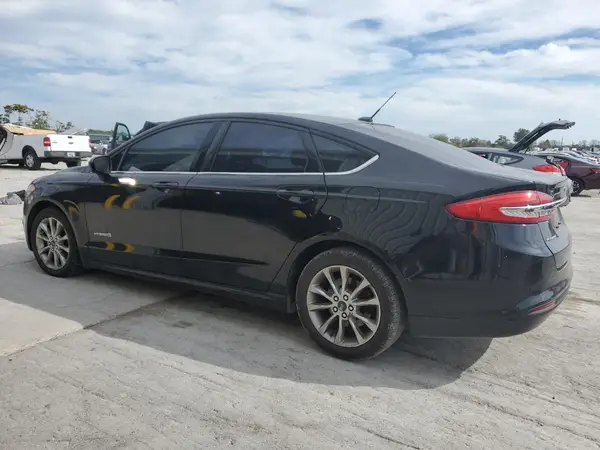 3FA6P0LU6HR305704 2017 FORD FUSION - Image 2