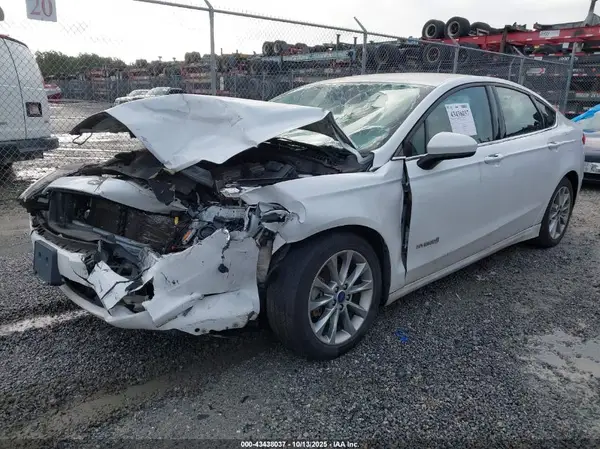 3FA6P0LU6HR318260 2017 FORD FUSION - Image 2