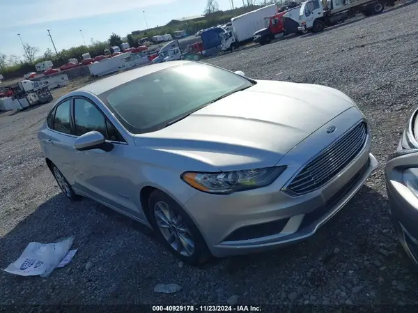 3FA6P0LU6HR323376 2017 FORD FUSION - Image 1