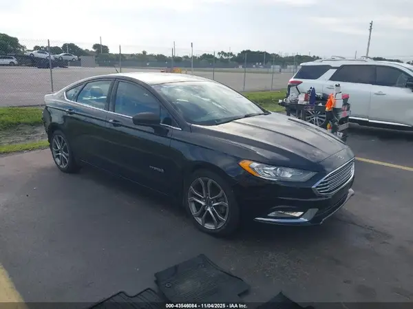 3FA6P0LU6HR324477 2017 FORD FUSION - Image 1