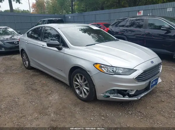 3FA6P0LU6HR324883 2017 FORD FUSION - Image 1