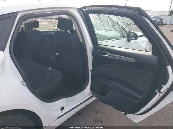 3FA6P0LU6HR355406 2017 FORD FUSION - Image 8