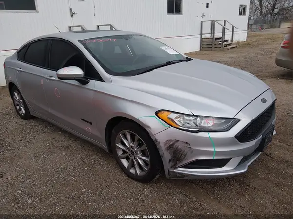 3FA6P0LU6HR356748 2017 FORD FUSION - Image 1