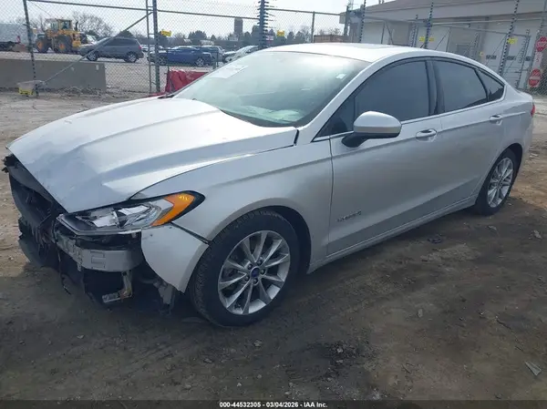 3FA6P0LU6HR382038 2017 FORD FUSION - Image 2