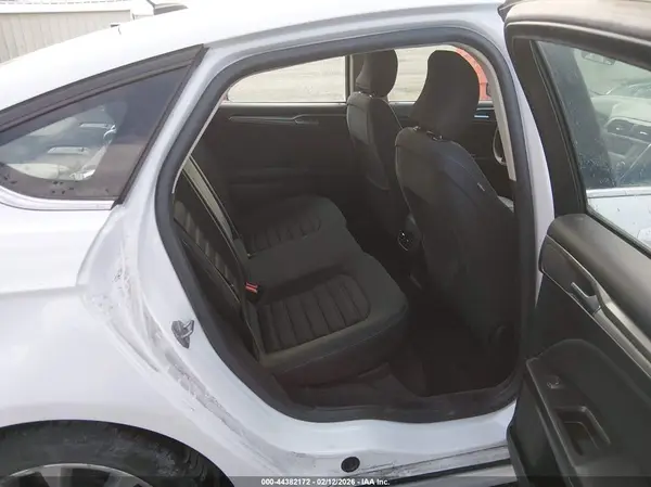 3FA6P0LU6HR400070 2017 FORD FUSION - Image 8