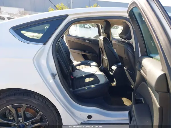 3FA6P0LU6JR115861 2018 FORD FUSION - Image 8