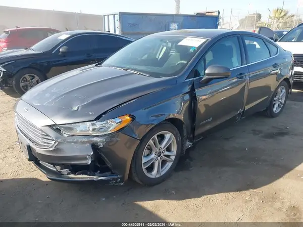 3FA6P0LU6JR211621 2018 FORD FUSION - Image 2