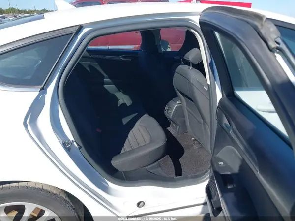 3FA6P0LU6KR143970 2019 FORD FUSION - Image 8