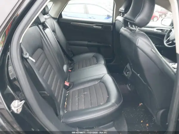 3FA6P0LU7HR232519 2017 FORD FUSION - Image 8