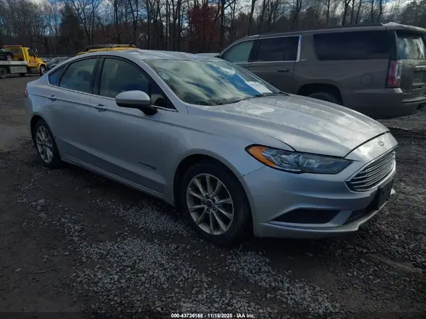 3FA6P0LU7HR261731 2017 FORD FUSION - Image 1