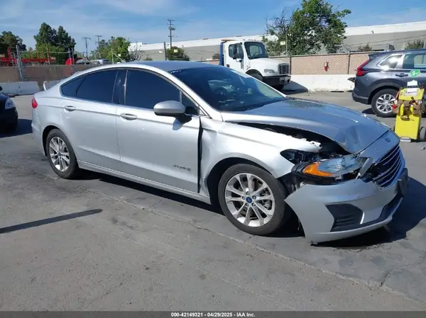 3FA6P0LU7KR137840 2019 FORD FUSION - Image 1
