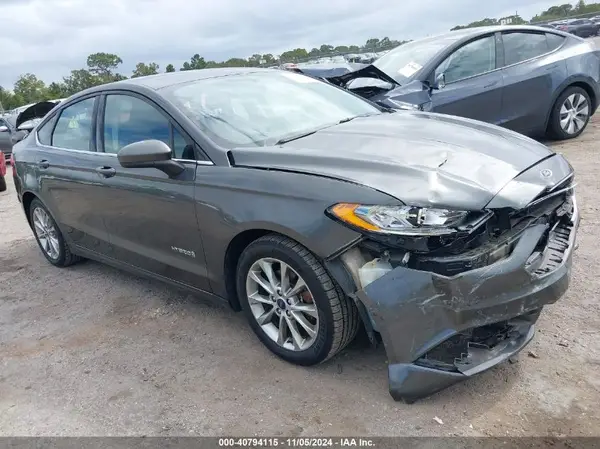 3FA6P0LU8HR195917 2017 FORD FUSION - Image 1