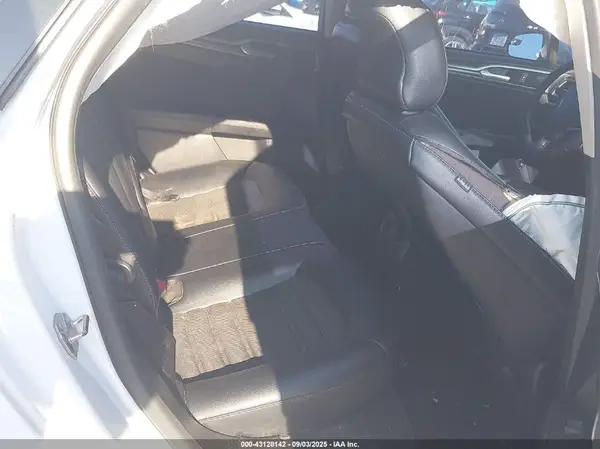 3FA6P0LU8HR325081 2017 FORD FUSION - Image 8