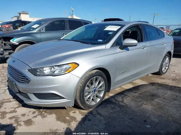 3FA6P0LU8HR385409 2017 FORD FUSION - Image 2